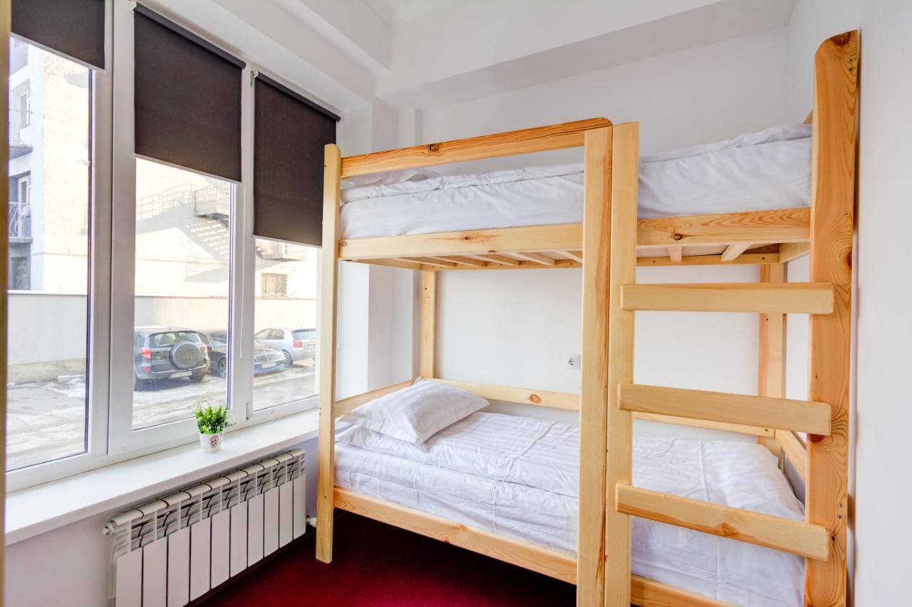 White Hotel & Hostel Бішкек Екстер'єр фото