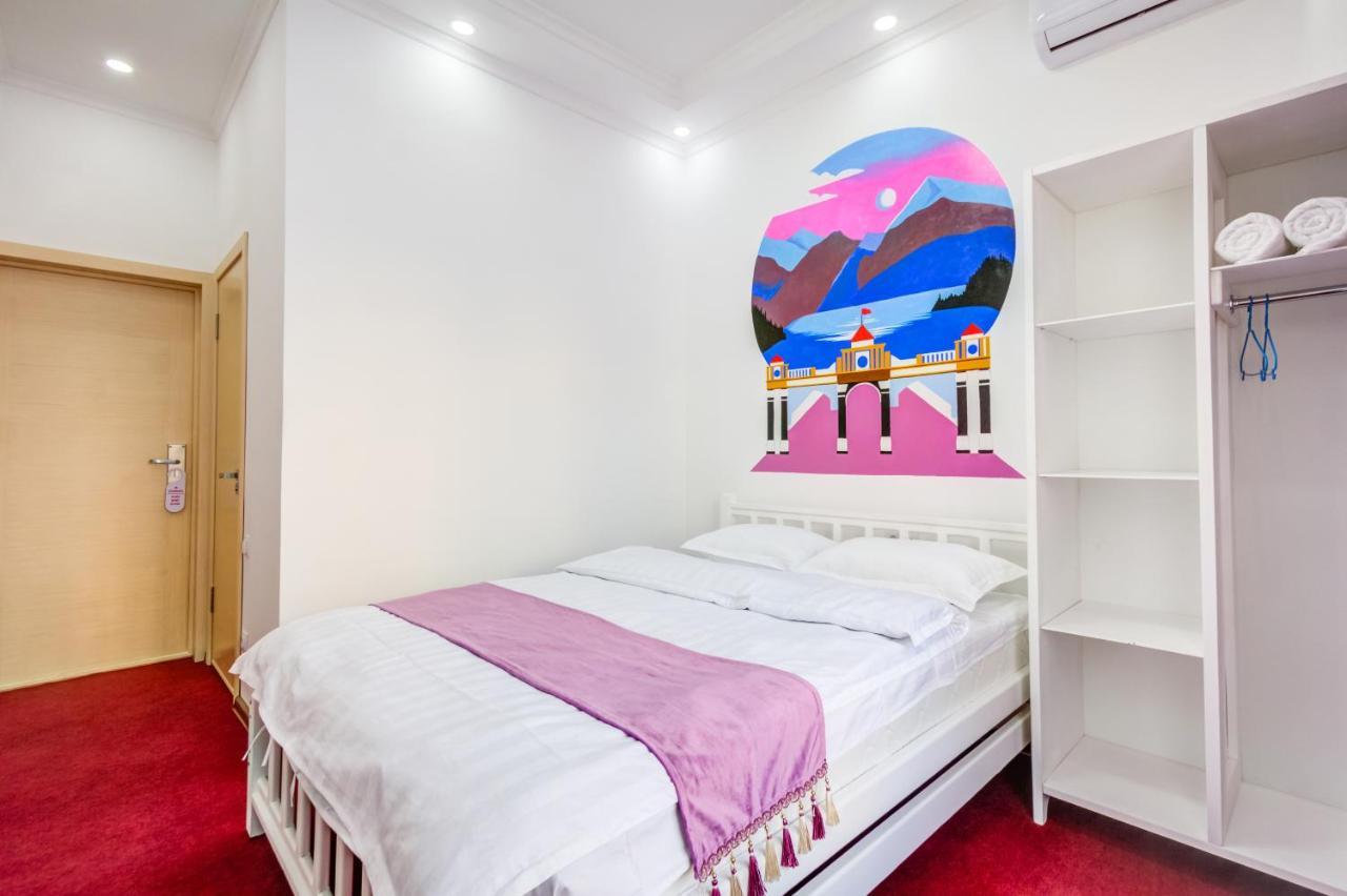 White Hotel & Hostel Бішкек Екстер'єр фото