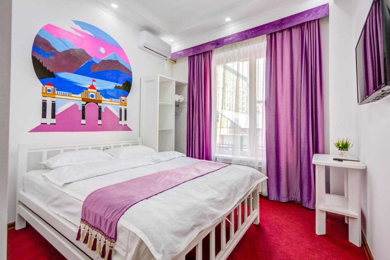 White Hotel & Hostel Бішкек Екстер'єр фото
